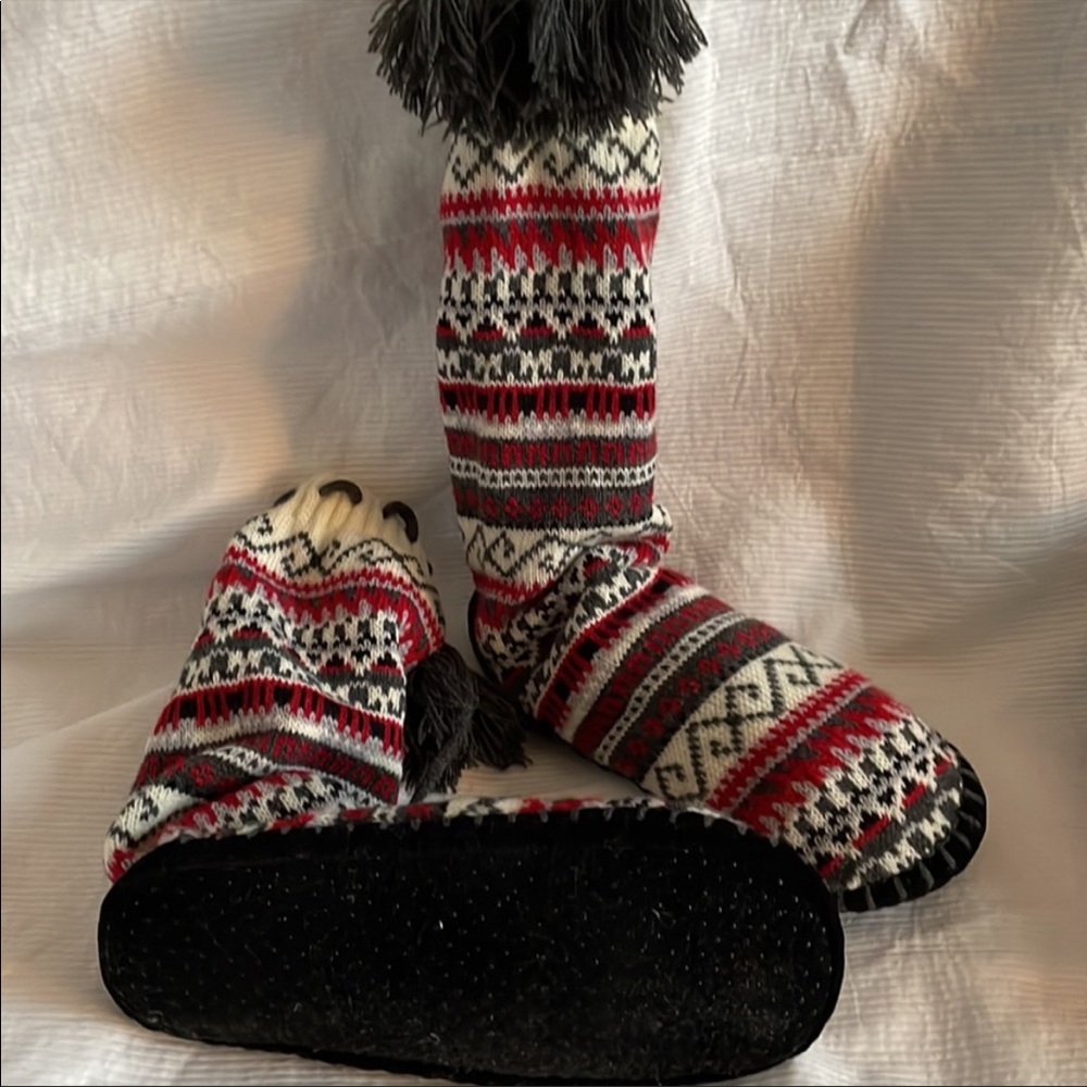 Great knee-high knit slipper socks (will sell as a set including hat and scarf)